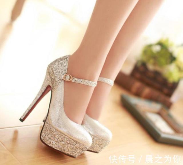 猫步 细跟鞋经典的款式,带来奢华之美!