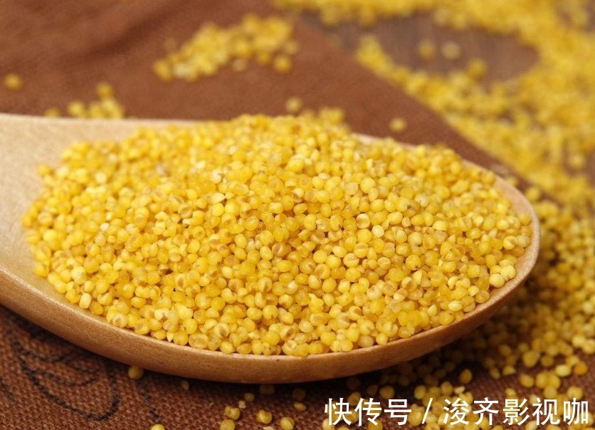 米油|小米粥,冷水下米还是水开下米很多人错,难怪不黏不香,没米油