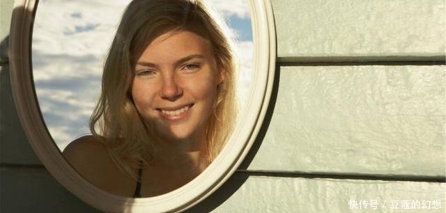 皱纹|女人不想皮肤“黑不溜秋”？3物请嘴下留情，皮肤或慢慢变好