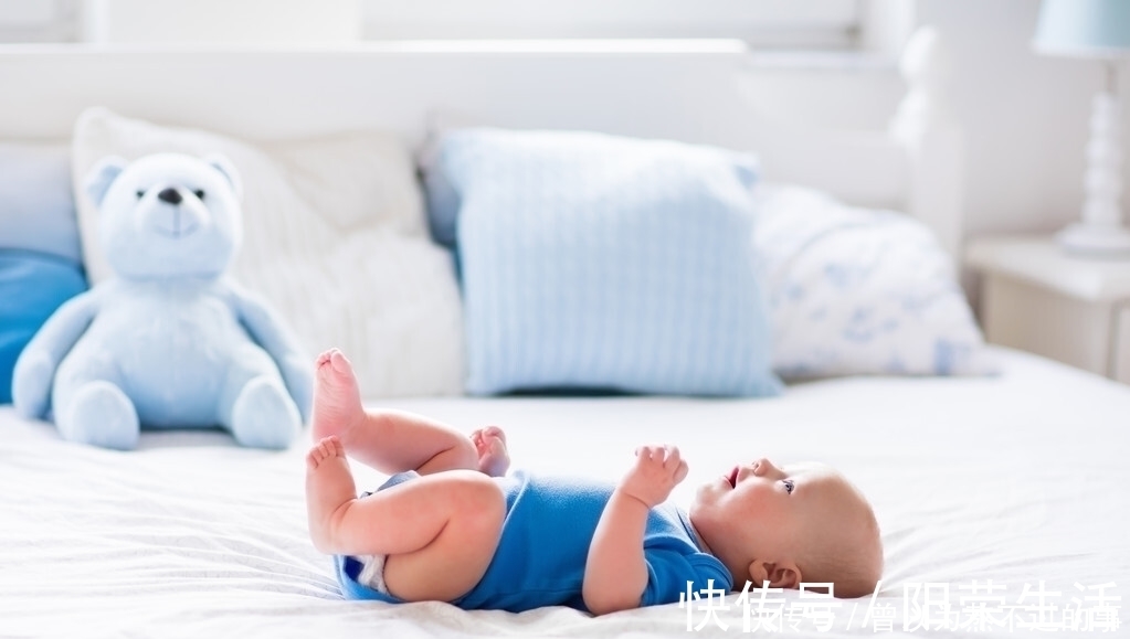 宝宝|宝宝多大可以用枕头?有这几个信号发出 就可以给宝宝使用枕头了