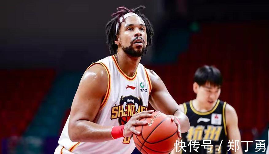 cb狂胜34分!广厦3星62+15打疯了,CBA黑马原形毕露,9连胜后4连败