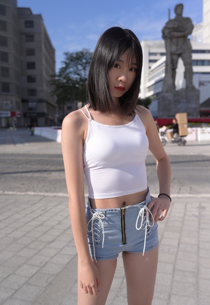 小姐姐|身材好的女生穿衣就是任性,短裤也能这么好看,尽显时尚魅力!