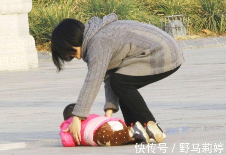 连体服|给娃买鞋子要买大一号?那些家长误以为的好处,其实是在坑娃