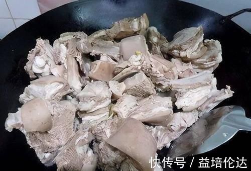 香料|炖羊肉可别想得多么复杂!只需两种香料,羊肉不膻也不腥,真香