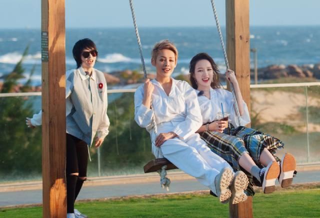 张照片|万茜晒姐姐美照,给宁静拍得也太用心了!谁还敢说两人不和