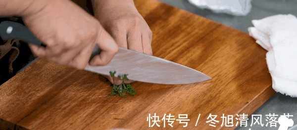 餐厅|扬茄子丨一口酥脆,两口柔软,三口停不下筷!难怪常年霸占餐厅头牌!