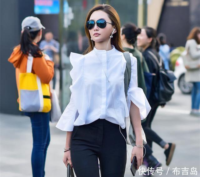 成熟|街拍 小姐姐身穿波点连衣裙, 透露出了成熟的女人味