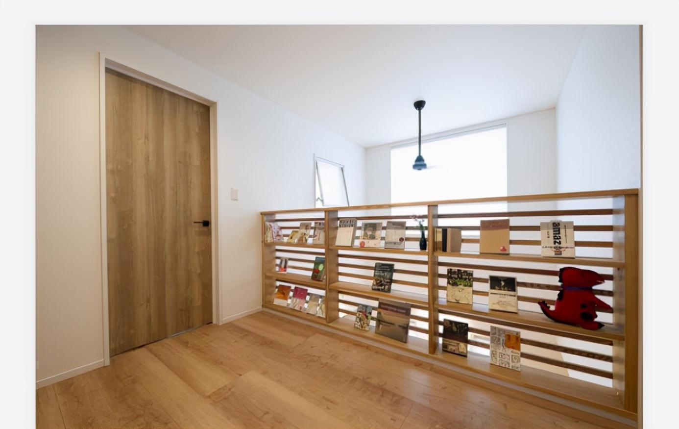 隔板|买复式二楼不装玻璃护栏,横着装一排隔板,既是书桌也能保证安全