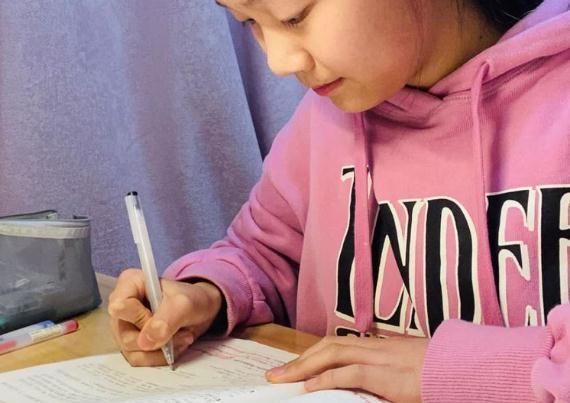 “学霸草稿纸”走红朋友圈，学生是否自律，看草稿纸就知道了