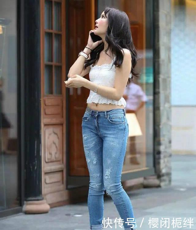牛仔裤是一年四季的“常青树”,时尚而显瘦,哪有那么多