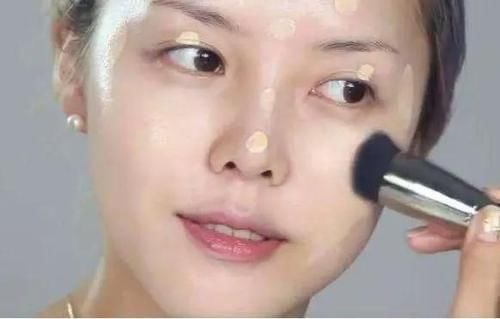 最近很火的氛围感妆容如何解锁？教你2招，秒变“氛围感美女”