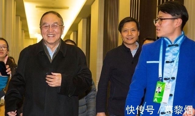任正非|华为不比联想差，商界大佬却只和柳传志合影，而任正非被冷落一旁