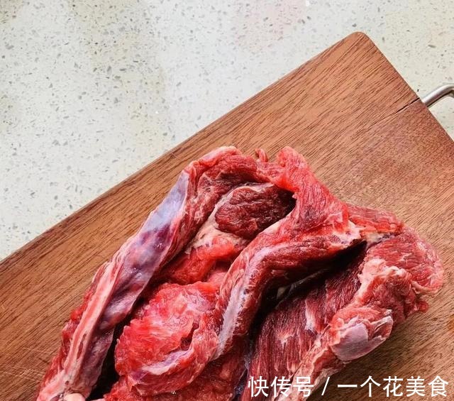 食牛腩|时光分两半，一半好消磨，一半食牛腩！