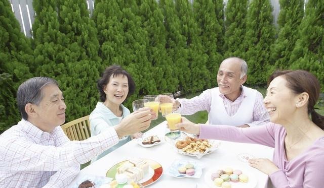 易经@人能活多久,民间俗语“人老两年坎”是什么意思?