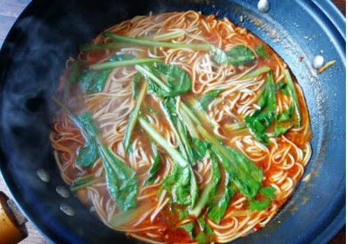 教你一道挂面的家常做法,看着有食欲,吃着香,特别简单