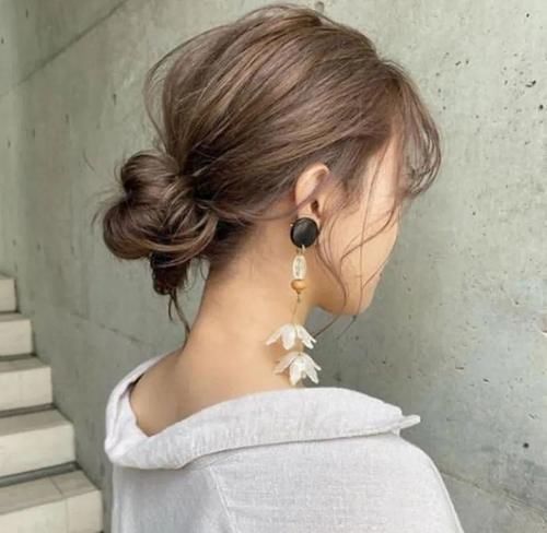 扎发|如何扎丸子头?时尚达人亲自示范,最简单丸子头扎法