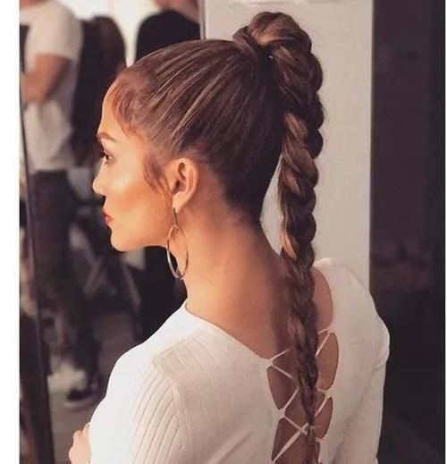 冬天别披着头发，有臃肿感，试试这4款扎发，今年超火