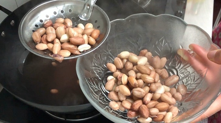  一根萝卜，一碗花生米，这样简单一做，拿大鱼大肉都不换，太香了