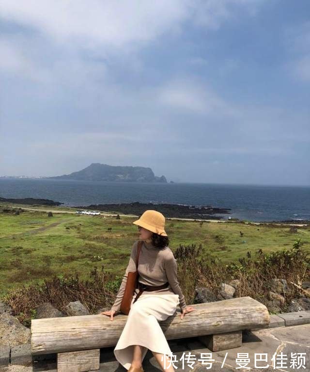 女性|中年女性把小黑裤扔了吧!跟着三木妈妈这样穿,减龄还优雅