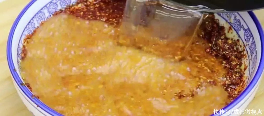 辣椒面|为什么饭店的辣椒油那么香，原来有秘诀，配方和比例全告诉你
