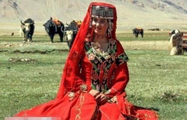 公主和亲途中怀孕,送亲队伍就地建国,孕育了这支古老民族