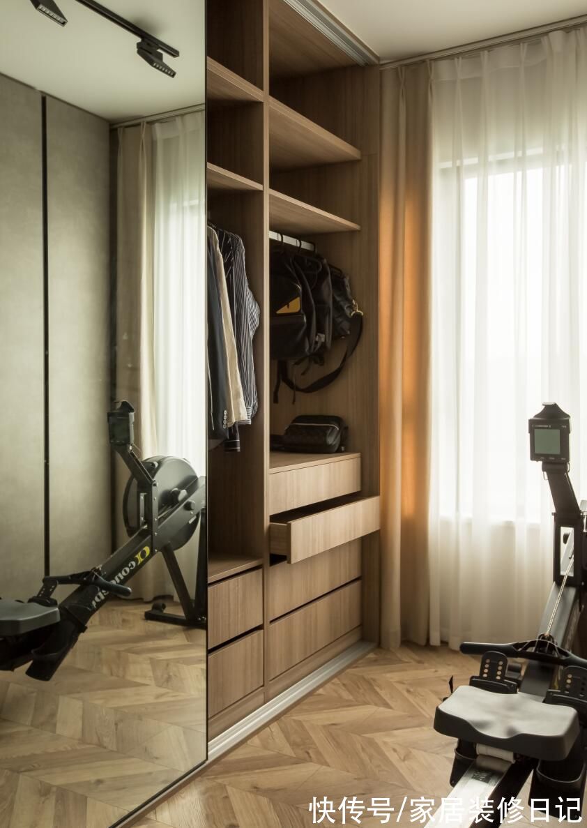 主卧|全屋重新打满柜子,柜门当墙饰,精装“教科书式”改造透着高级感