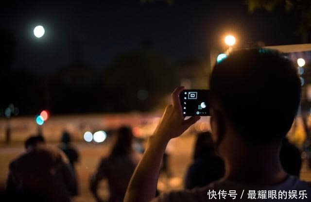 新华社记者 新华全媒+|“超级红月亮”