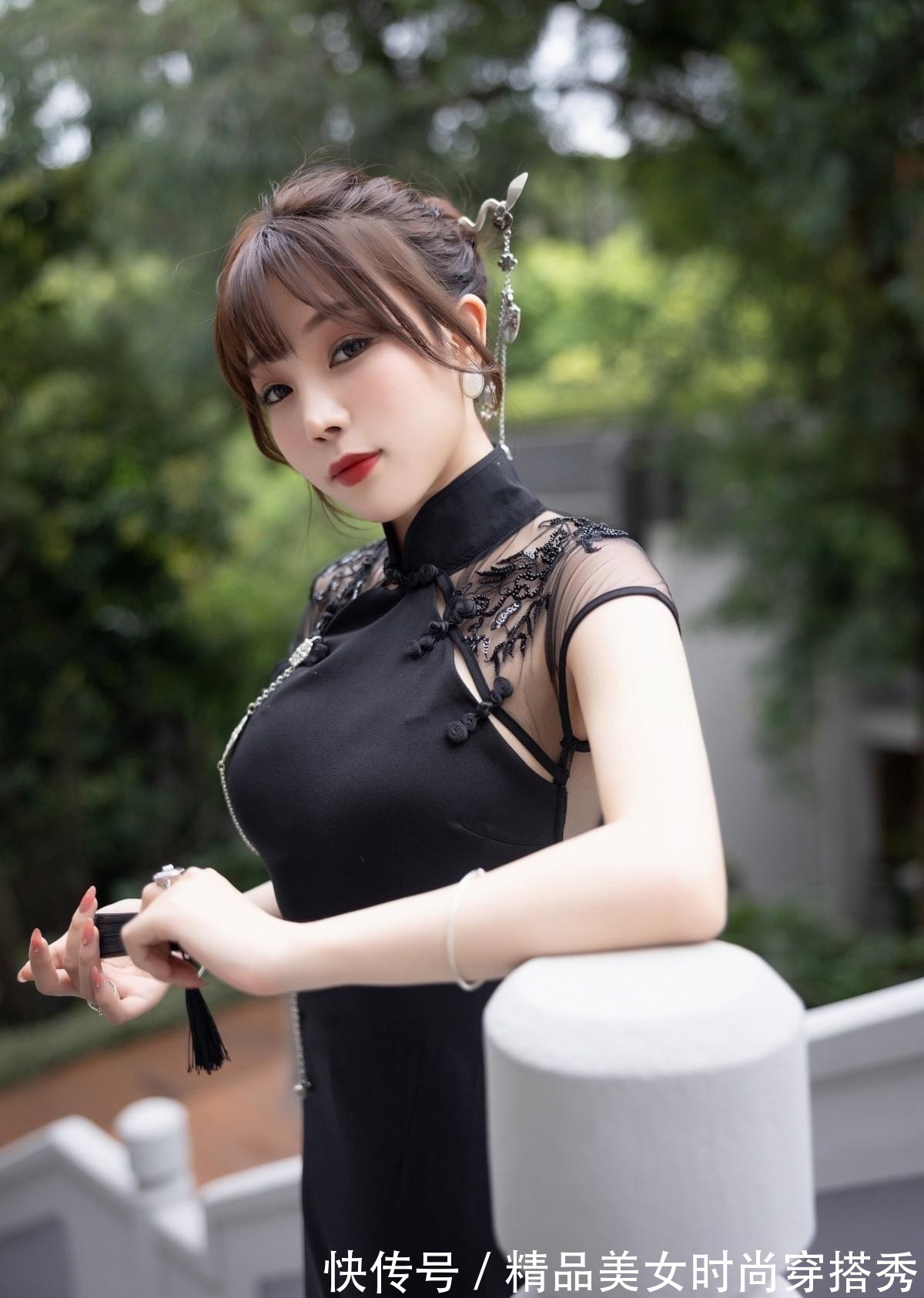 小姐姐 黑色旗袍裙搭配尖头高跟鞋,曼妙又优雅,超级显轻熟感