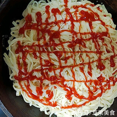 这道面条变身记-面条变披萨简单快手,超下饭