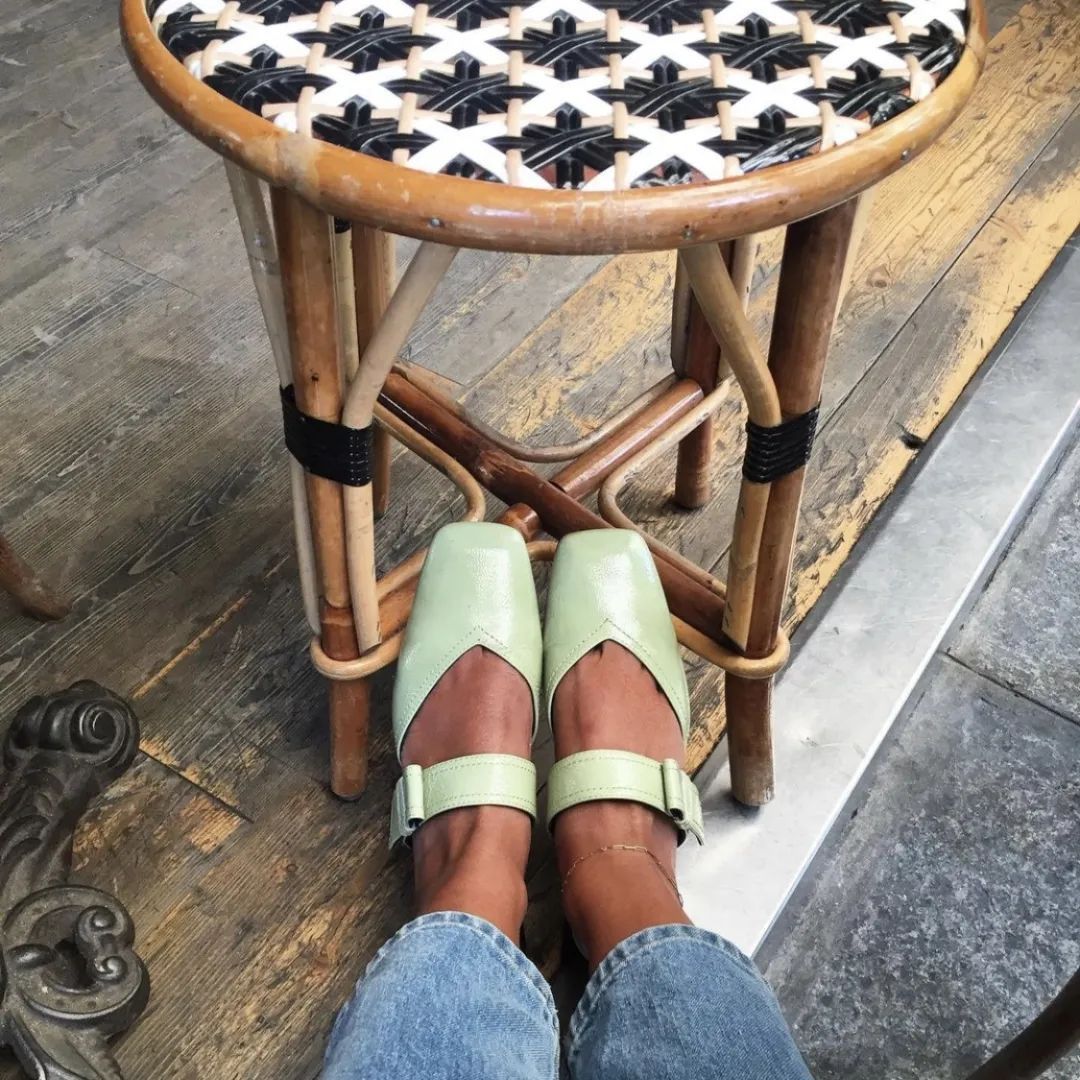 时髦|这个秋冬,让鞋子时髦起来的秘诀竟然是“变方”