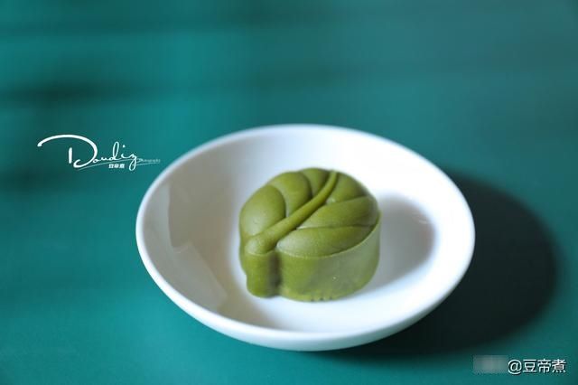 抹茶|中秋节给亲戚朋友做的小清新月饼，造型好看味道清香怎么吃也不腻