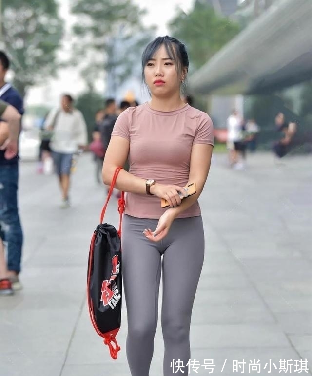 美女|有了“健美裤”,何愁时髦与修身,打底裤也该收一收了!