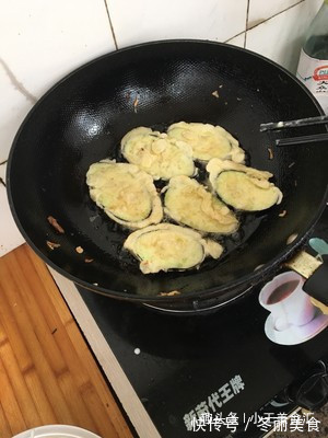 茄子别再红烧了,不蒸也不炒,一次五个不够吃,全家都叫好