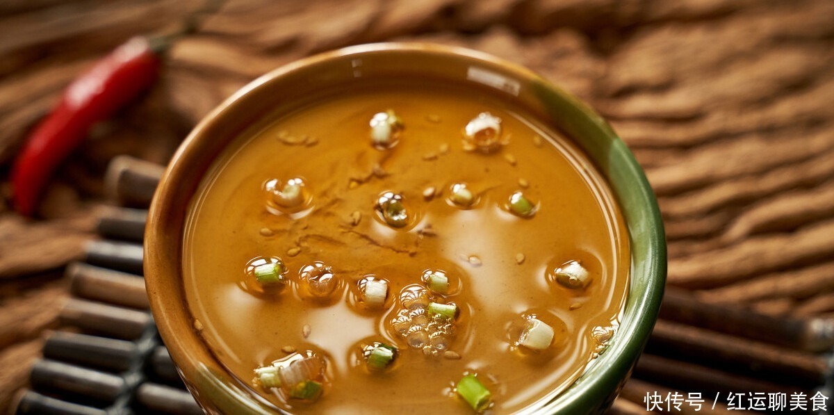 芝麻酱好吃要会调，究竟要用水还是用油，教你正确的方法