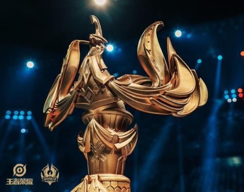 高管|E星战绩惨不忍睹,高管宣称要亲自接手!网友:教练终于能结婚了