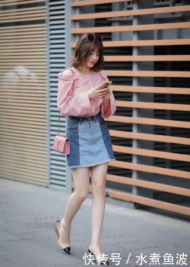 街拍红色的印花连衣裙穿出了气质,身材好形象佳,真的养眼