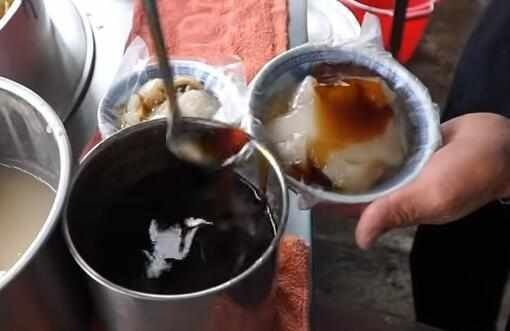 红糖酱|70岁大爷路边煮这个“汤包”，6块钱一碗，一碗一个月入一万多！