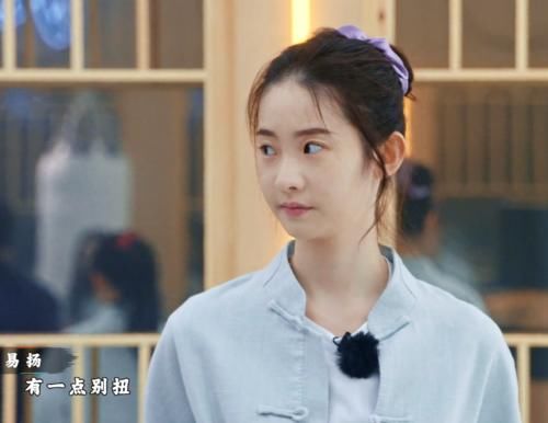 张艺凡向希林撒娇，不叫她大名不叫队长，听清叫啥，真假感情一目了然