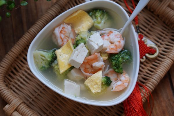 西兰花豆腐虾汤