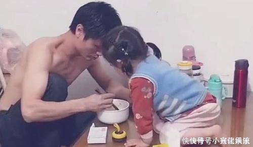 开头|“淡定奶爸”喂小情人吃饭火了,猜中了开头,却没猜到结局