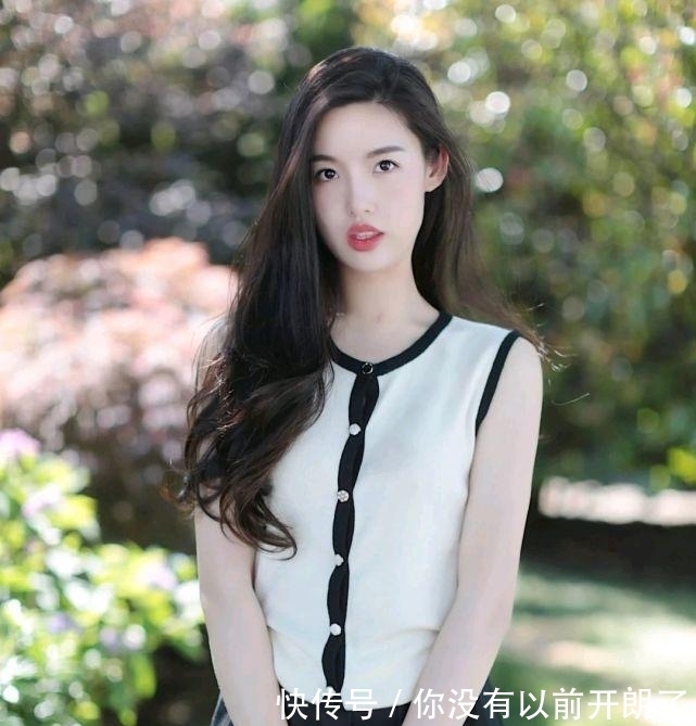 宽松|怎么穿搭才能成为精致的女人？简约休闲风就很高级，值得细细品味