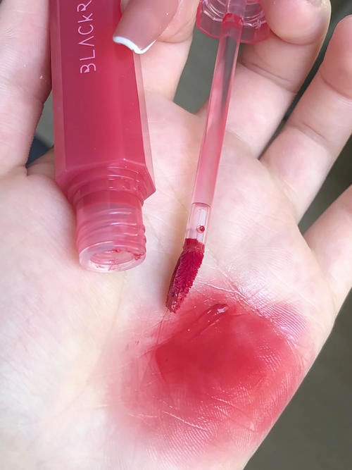 4月里的樱花粉,涂在嘴上也太嫩妹了吧