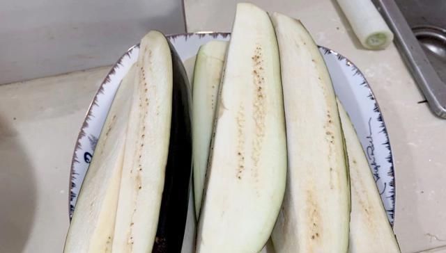 用油|这样做出来的茄子才是最下饭的,咸香味浓,特别是用油很少