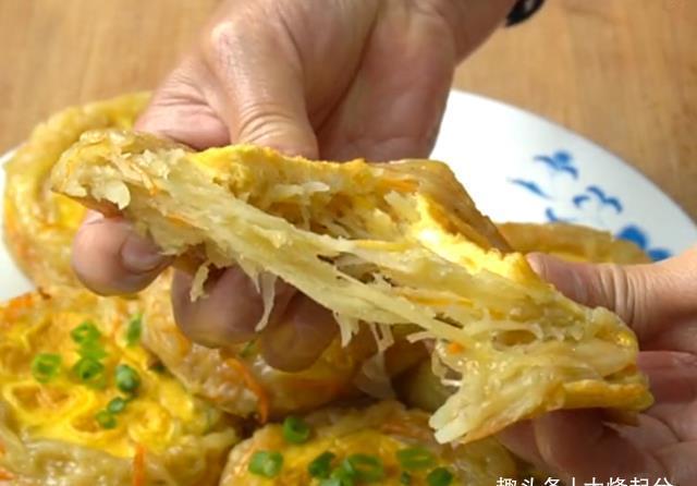 蛋液|土豆和鸡蛋的做法太香了，不炒也不炖，少油健康又营养，孩子爱吃