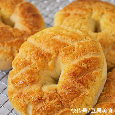 一次发酵，甜甜圈酥皮面包