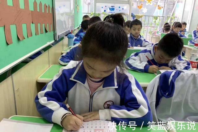 成绩|''请倒数第一名的学生家长发言'',妈妈一席话后,老师惭愧道歉