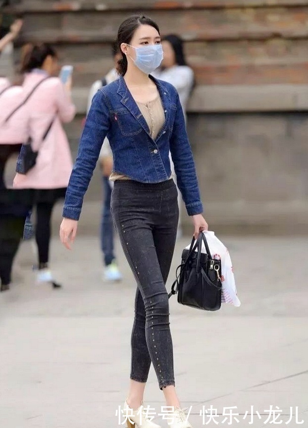 搭配|小姐姐搭配一双杏色小皮鞋,这腿真心长,满满的神秘感!