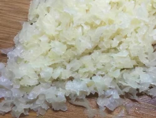 简单|入冬,我家这样吃梨,简单一蒸,清爽润嗓营养高,大人小孩都能吃