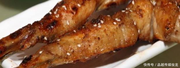 好吃|90后夫妻卖“长条状”小吃,10元一个不涨价,顾客一次吃十个