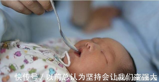 单眼皮|宝宝出生后一直不睁眼,爸妈赶紧把孩子送去了医院,医生看乐了